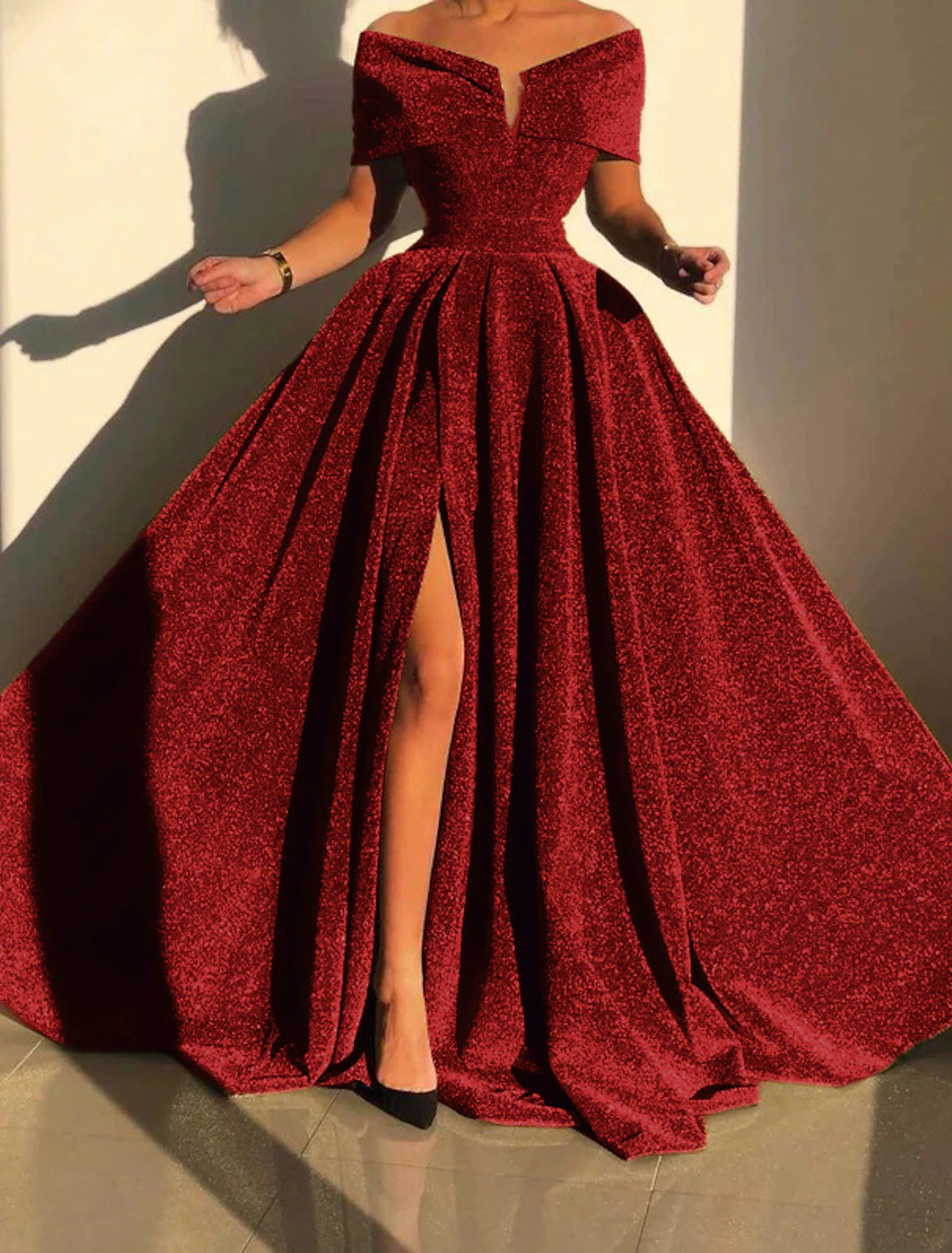 Abito da sera a trapezio, scintillante e brillante, formale, autunnale, con strascico, senza maniche, spalle scoperte, paillettes e spacco in paillettes